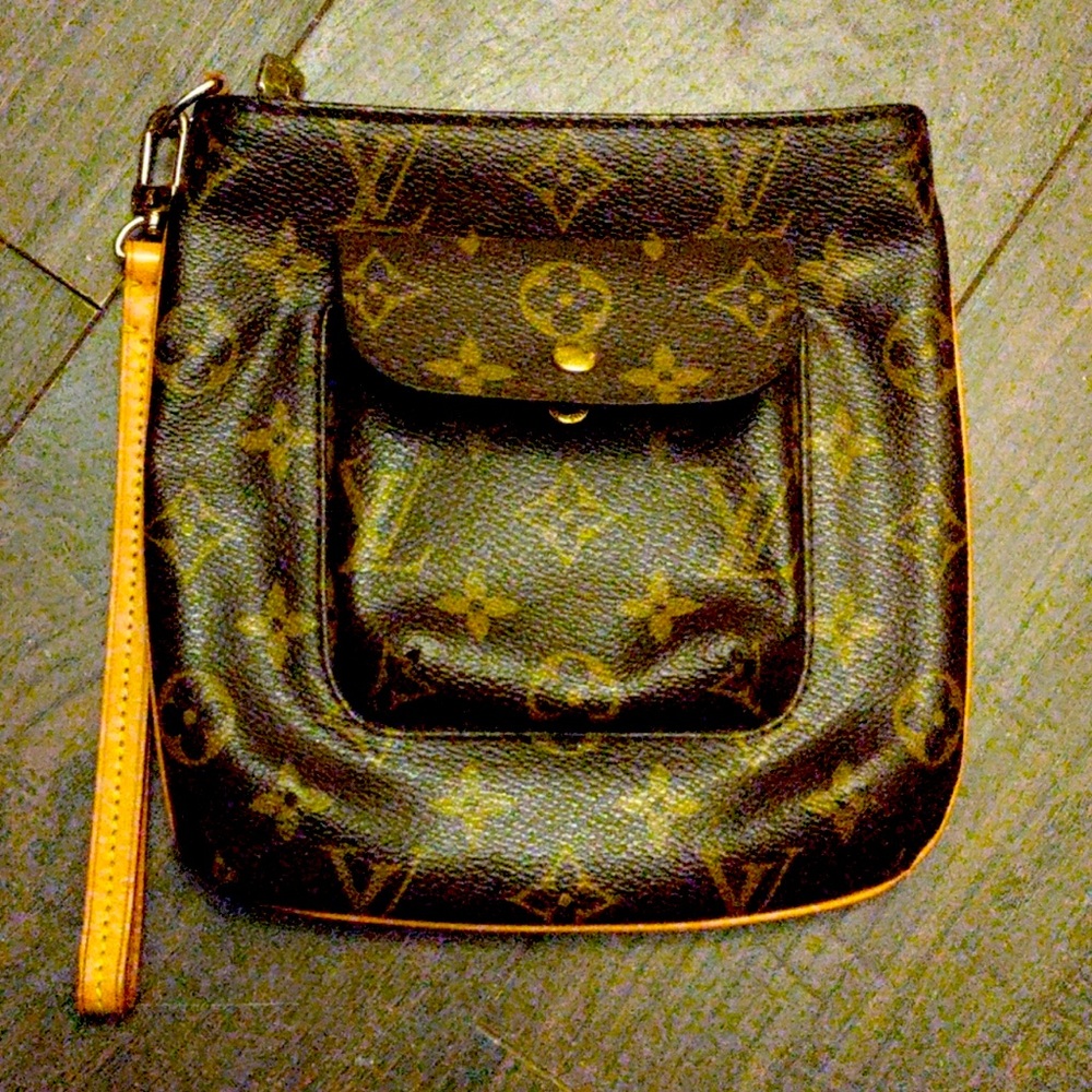 Louis Vuitton Monogram Partition Pouch/Wristlet